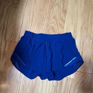 Lulu lemon hotty hot 2.5” shorts